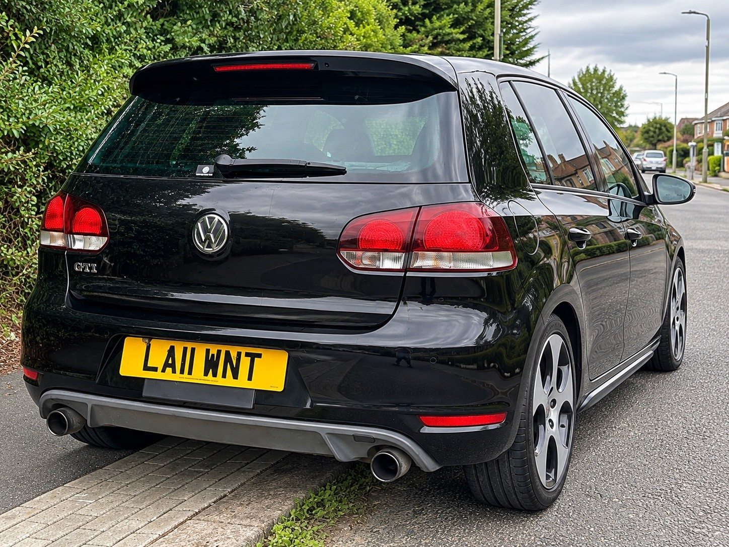 2011 Volkswagen Golf GTI — photo 2