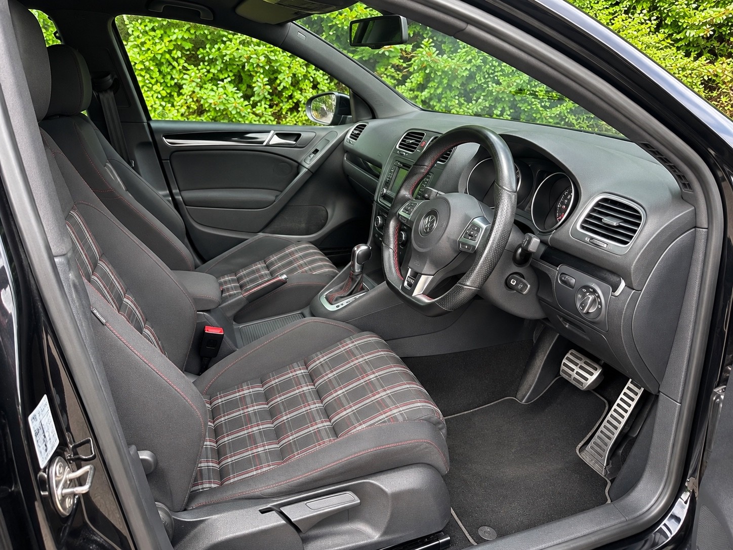2011 Volkswagen Golf GTI — photo 4