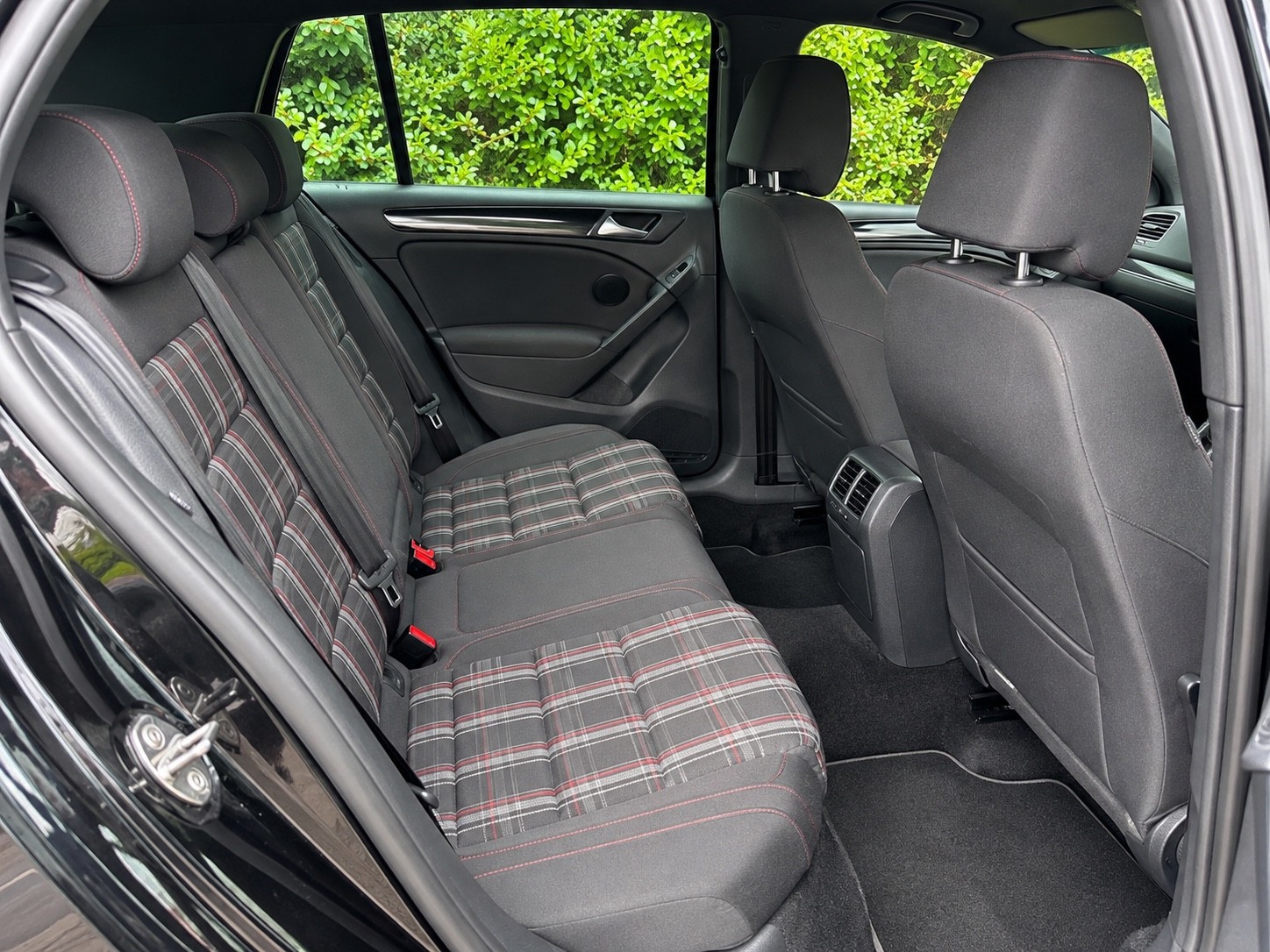 2011 Volkswagen Golf GTI — photo 5