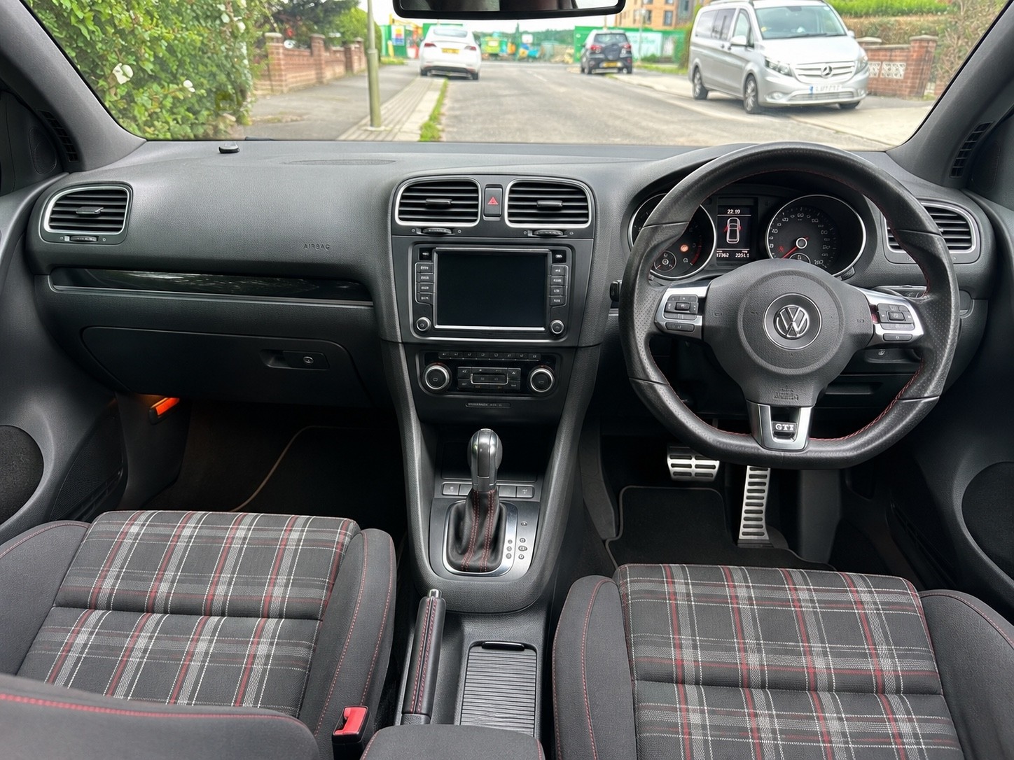 2011 Volkswagen Golf GTI — photo 6