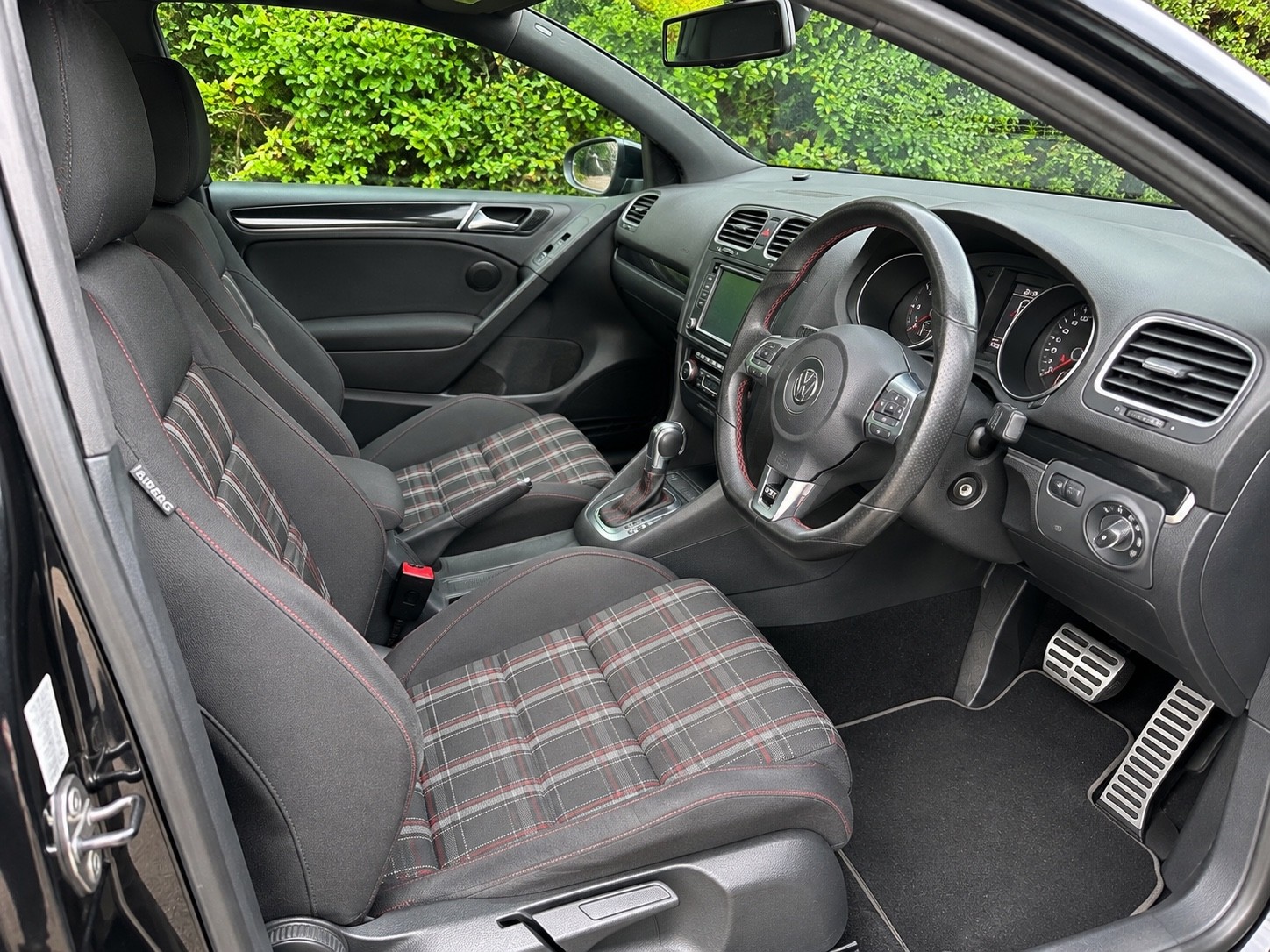 2011 Volkswagen Golf GTI — photo 7