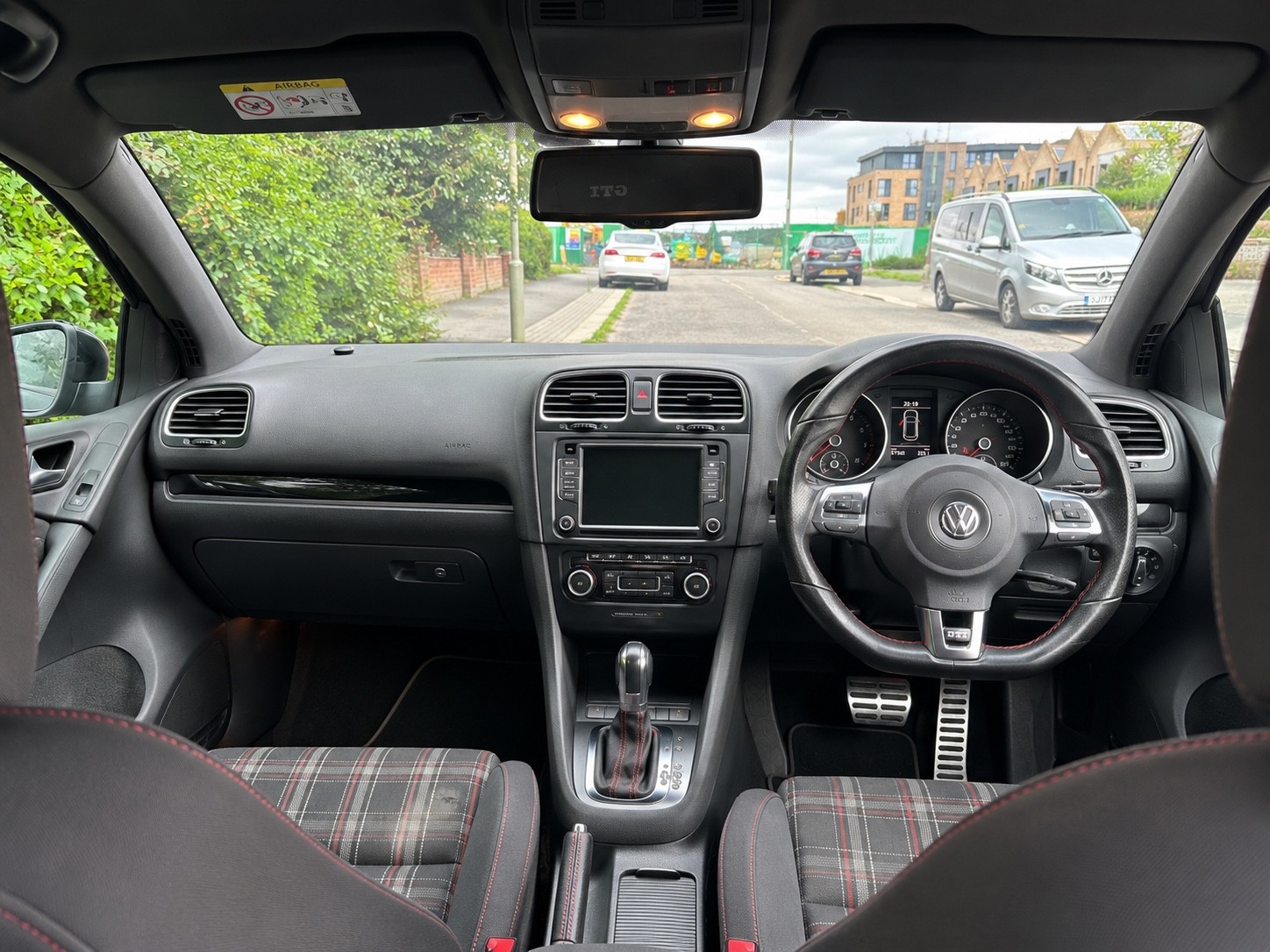 2011 Volkswagen Golf GTI — photo 8