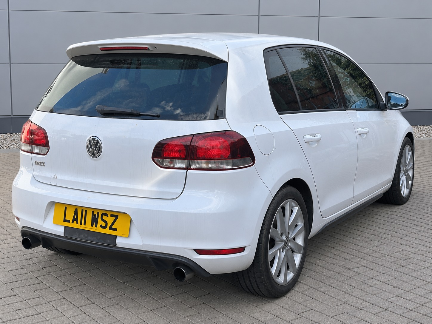 2011 Volkswagen Golf GTI in white