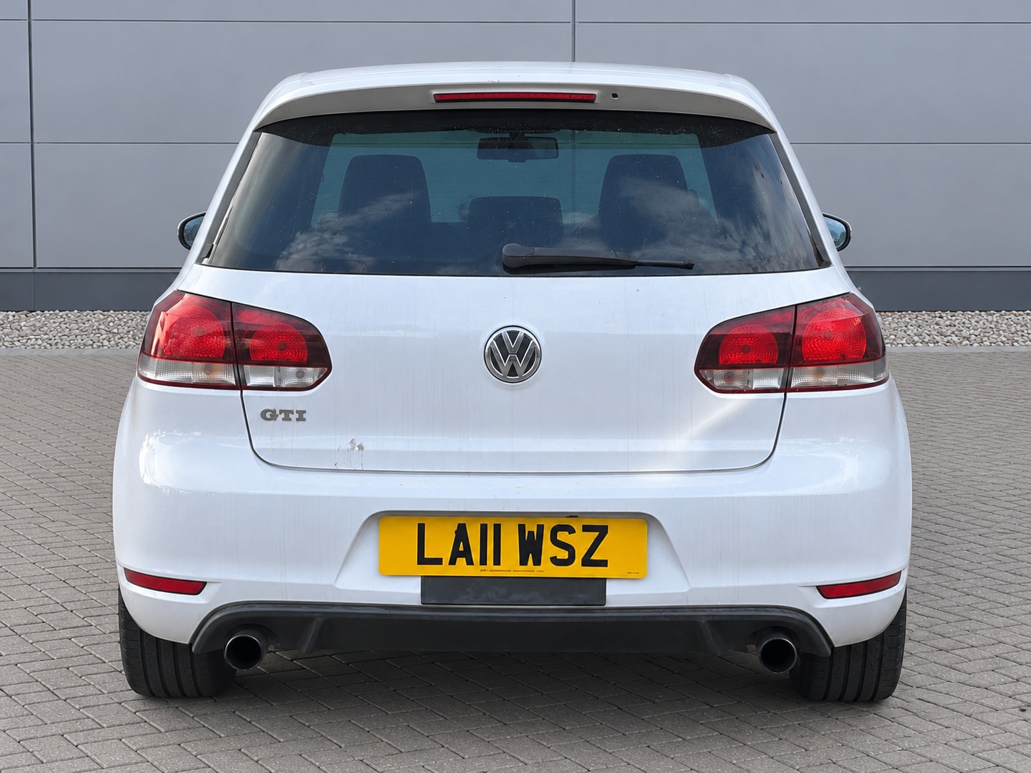 2011 Volkswagen Golf GTI — photo 2