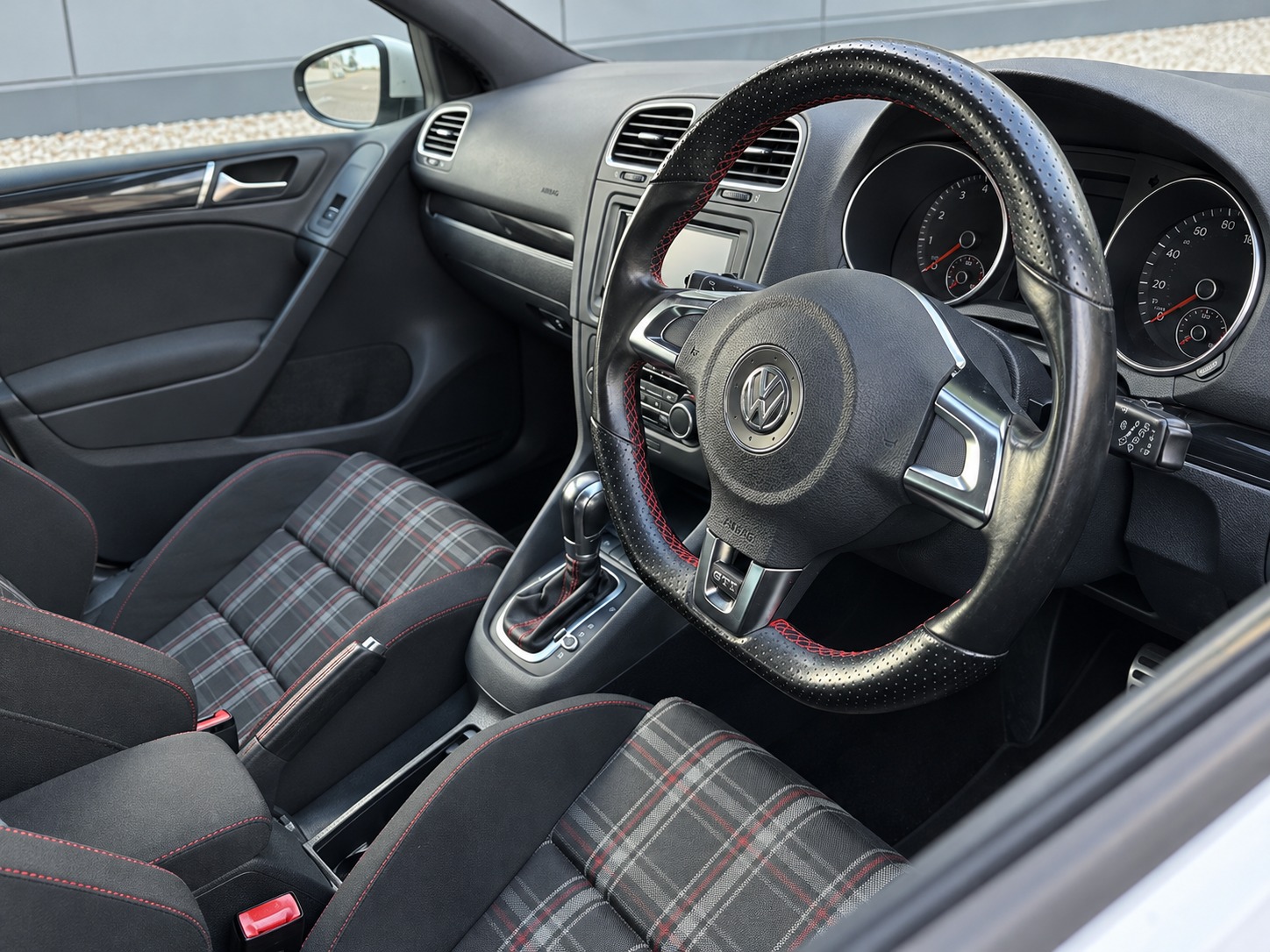 2011 Volkswagen Golf GTI — photo 4