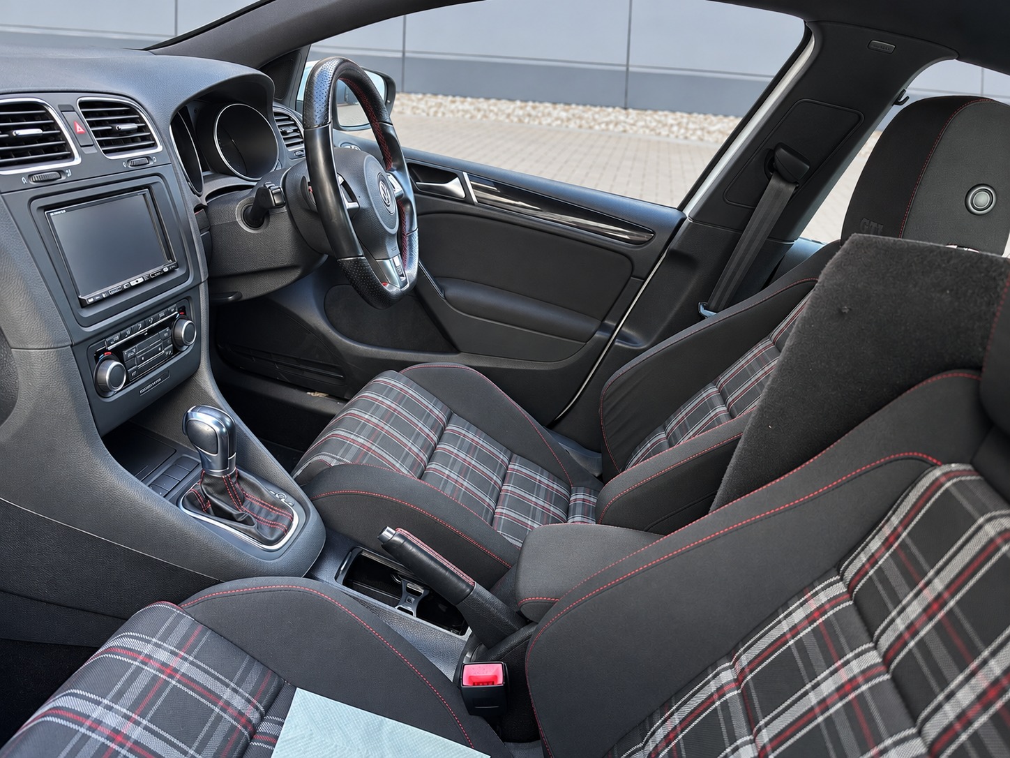 2011 Volkswagen Golf GTI — photo 5
