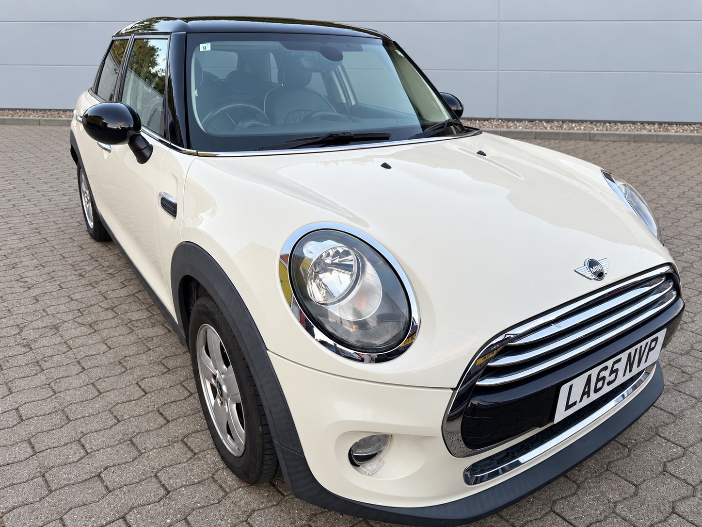 2015 MINI Cooper — photo 2