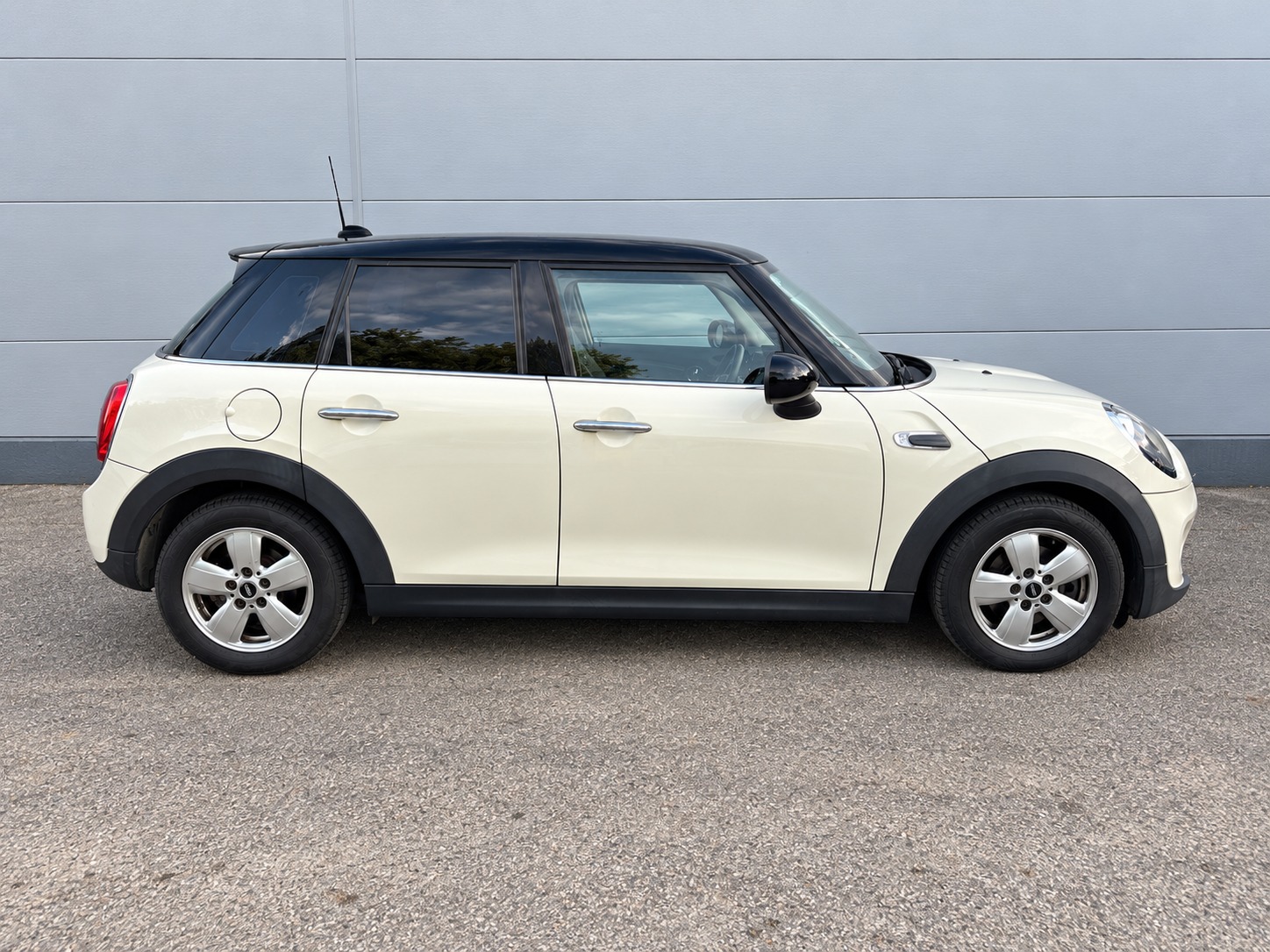 2015 MINI Cooper — photo 4