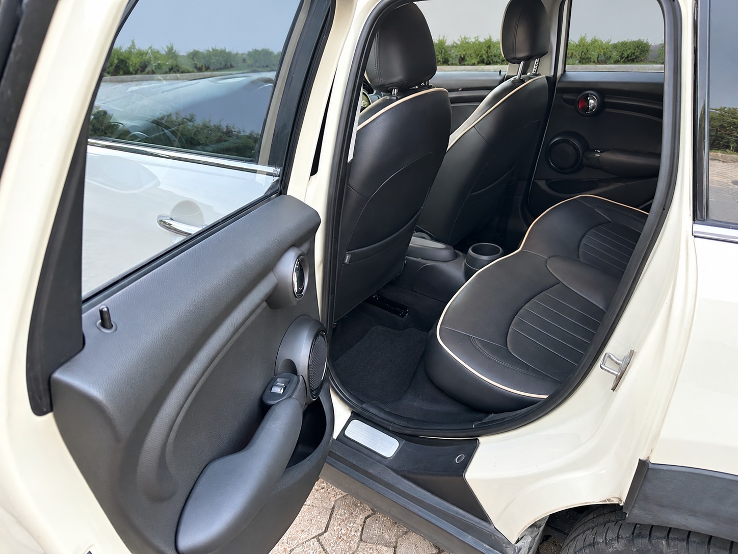 2015 MINI Cooper — photo 6