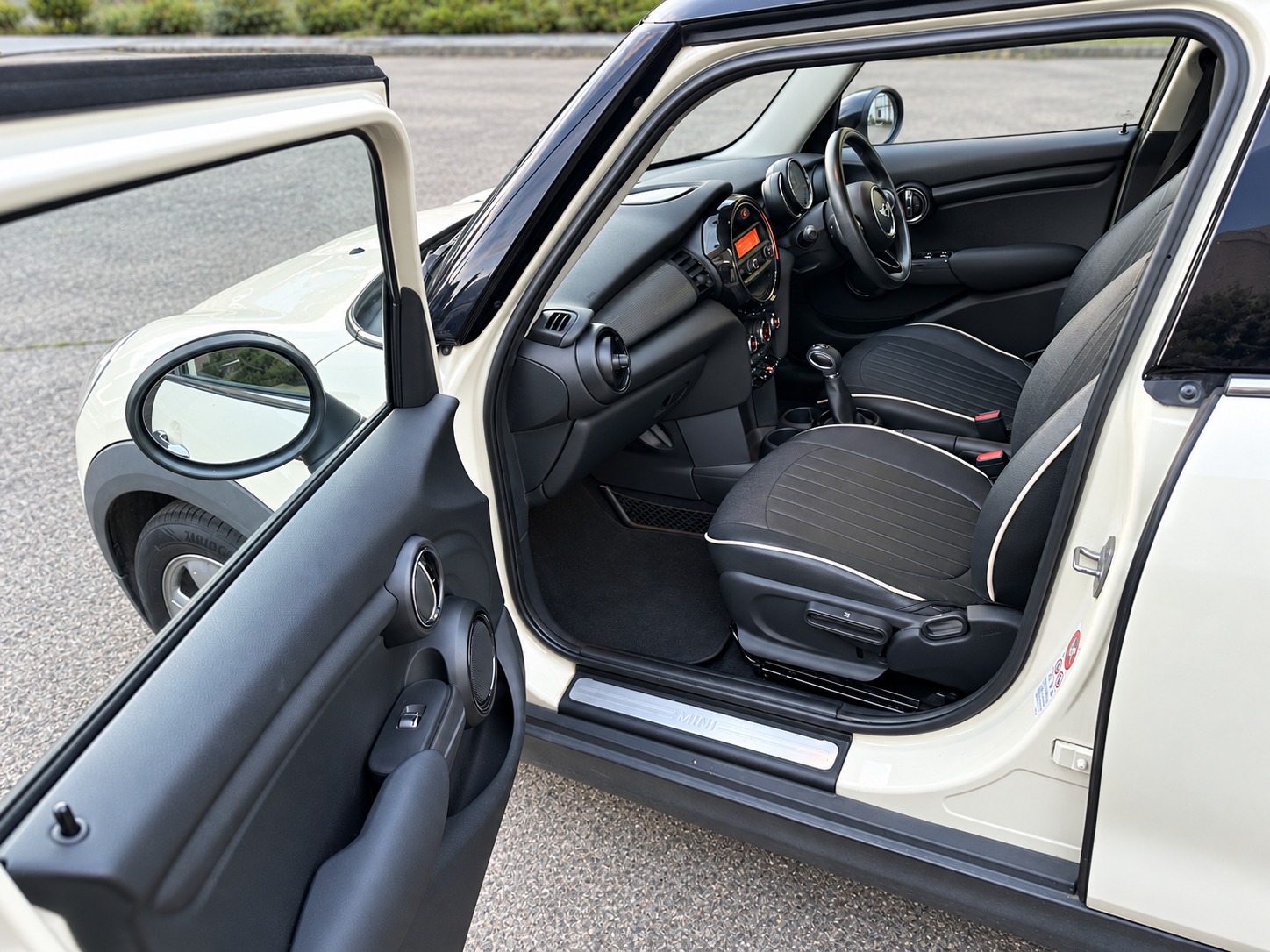 2015 MINI Cooper — photo 7