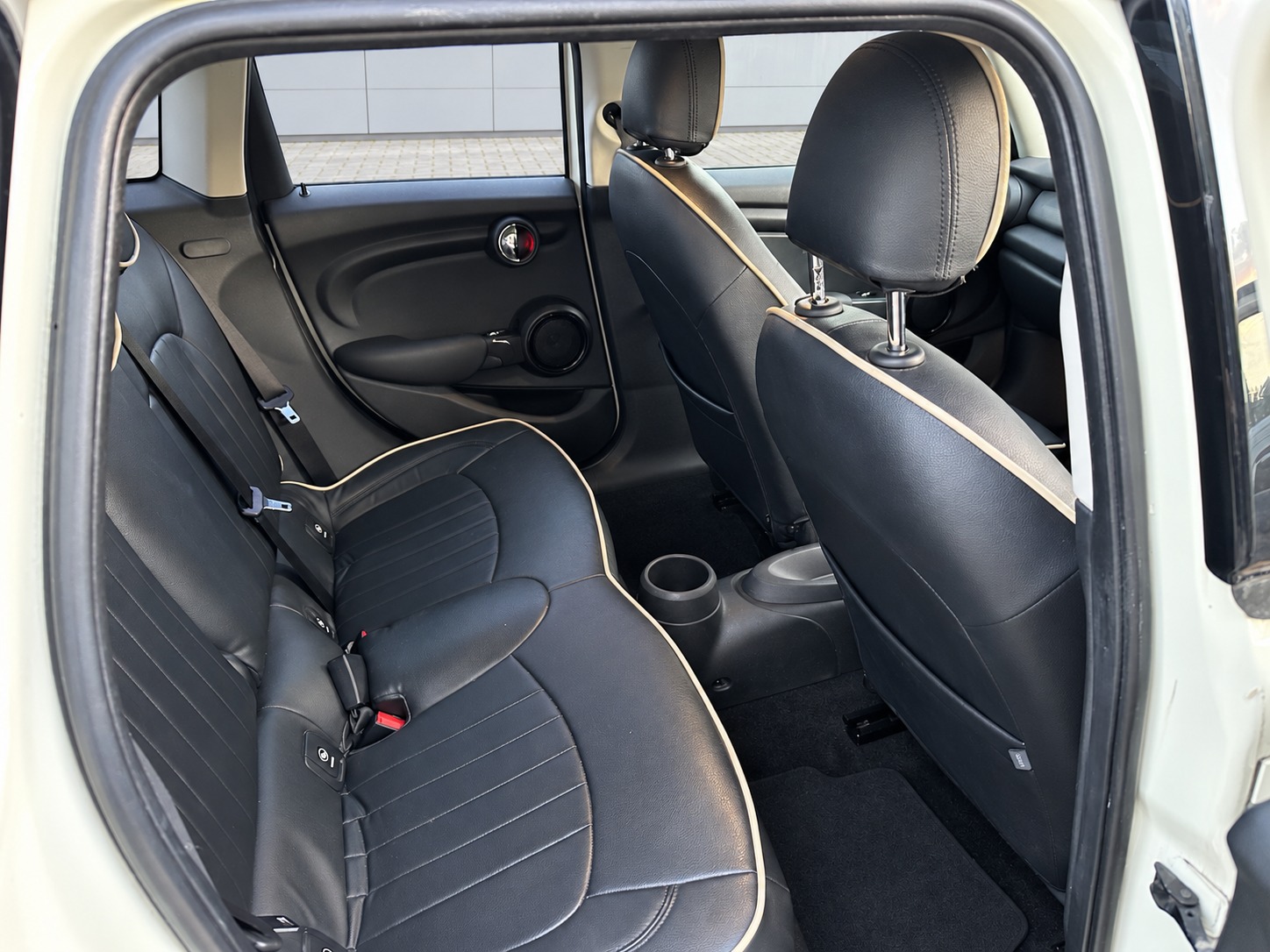 2015 MINI Cooper — photo 9