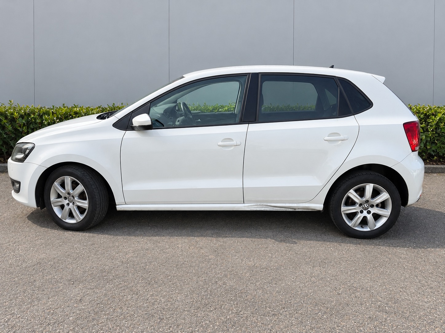 2013 Volkswagen Polo in white